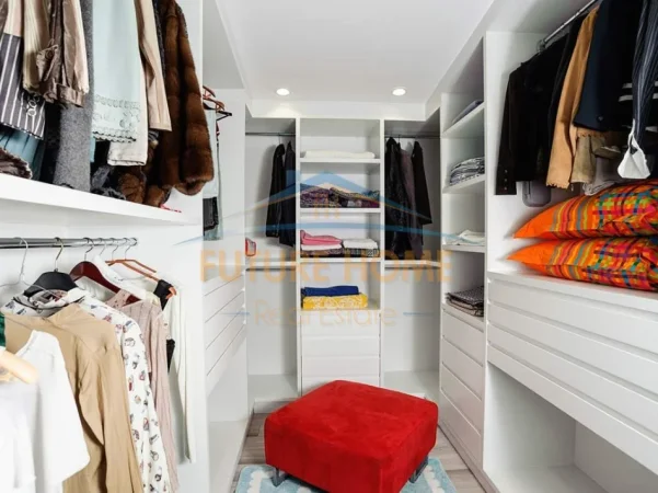 Tirane, shitet apartament 2+1+Ballkon Kati 6, 203 m² 650.000 € 