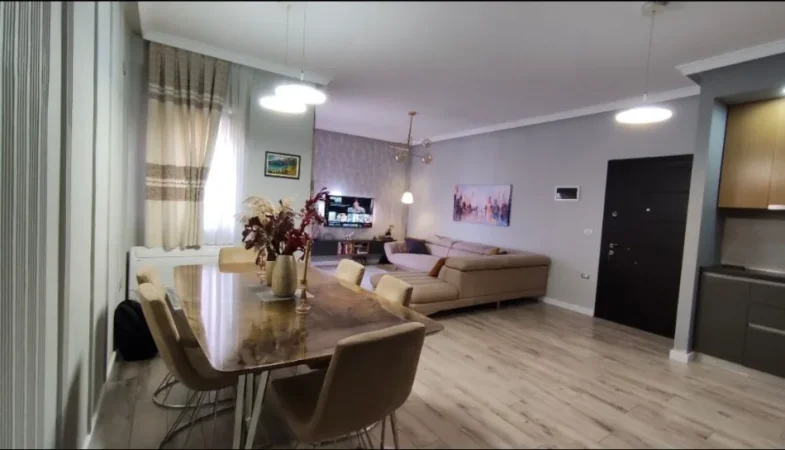 Tirane, jepet me qera apartament 2+1+Aneks+Ballkon Kati 1, 600 € (liqeni i thate , kopshti botanik , kopshti zoologjik)