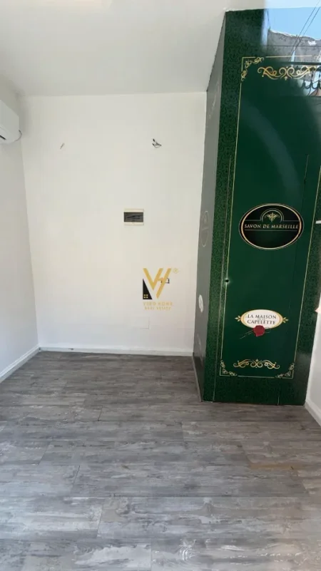 Tirane, jepet me qera zyre Kati 0, 10 m² 270 € (RRUGA ISLAM ALLA)