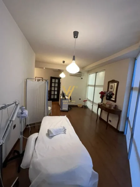 Tirane, jepet me qera ambjent biznesi Kati 1, 100 m² 1.250 € (ISH EKSPOZITA)