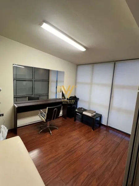 Tirane, jepet me qera ambjent biznesi Kati 1, 100 m² 1.250 € (ISH EKSPOZITA)