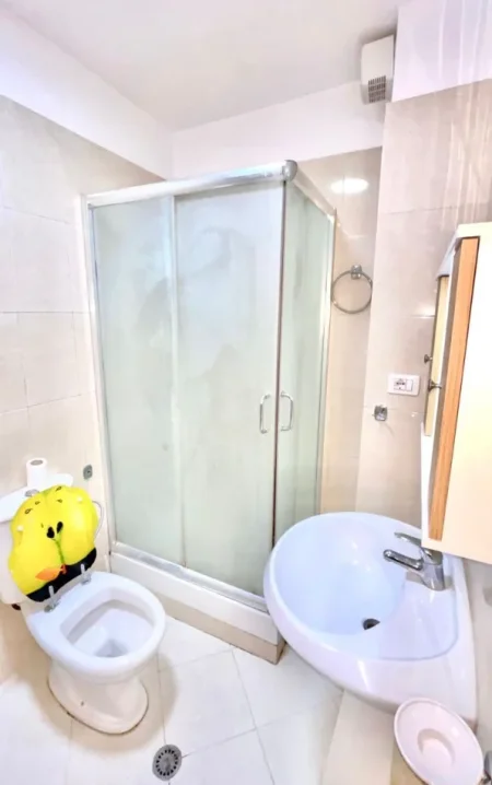 Tirane, jepet me qera apartament 1+1 Kati 3, 90 m² 470 € (Astir, Rruga Mikel Maruli)