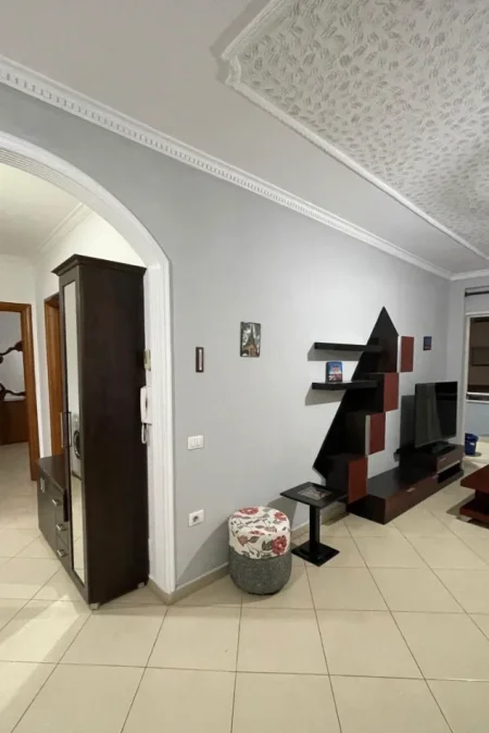 Tirane, jepet me qera apartament 1+1 Kati 3, 90 m² 470 € (Astir, Rruga Mikel Maruli)