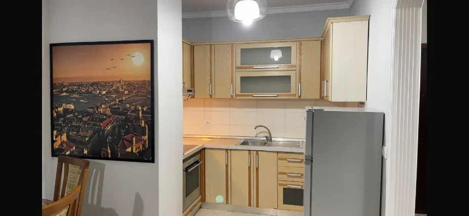 Tirane, jepet me qera apartament 1+1 Kati 3, 90 m² 470 € (Astir, Rruga Mikel Maruli)