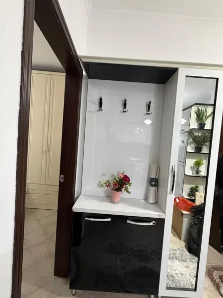 Tirane, jepet me qera apartament 1+1+Ballkon Kati 1, 55 m² 450 € 