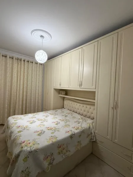 Tirane, jepet me qera apartament 1+1+Ballkon Kati 1, 55 m² 450 € 