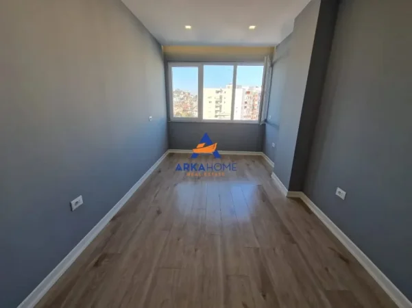 Tirane, jepet me qera apartament 2+1+Ballkon Kati 5, 95 m² 500 € 