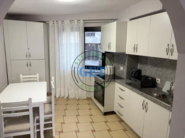 Durres, jepet me qera apartament 1+1 Kati 2, 70 m² 400 € (Stacioni Trenit)