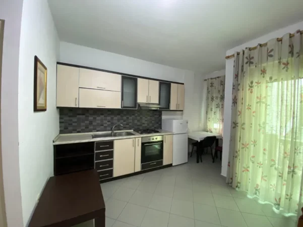 Tirane, jepet me qera garsonier Kati 3, 40 m² 350 € (Rruga e Durrësit)