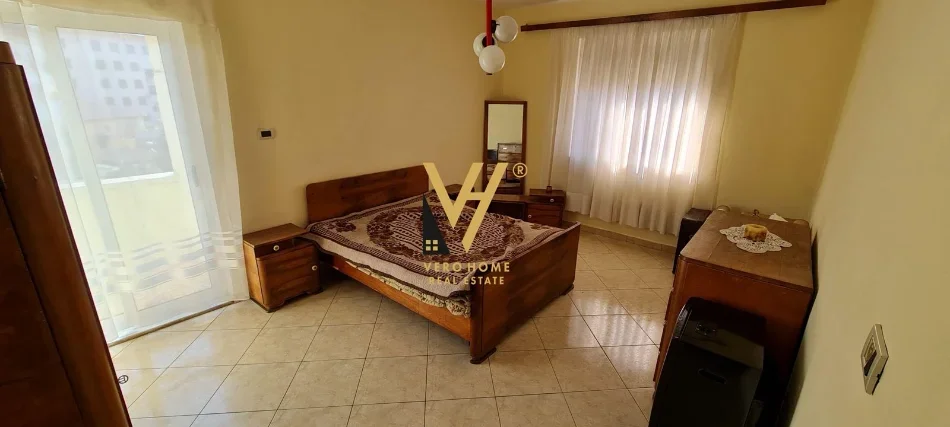 Tirane, jepet me qera apartament 2+1+Ballkon Kati 4, 87 m² 520 € (PAZARI I RI)