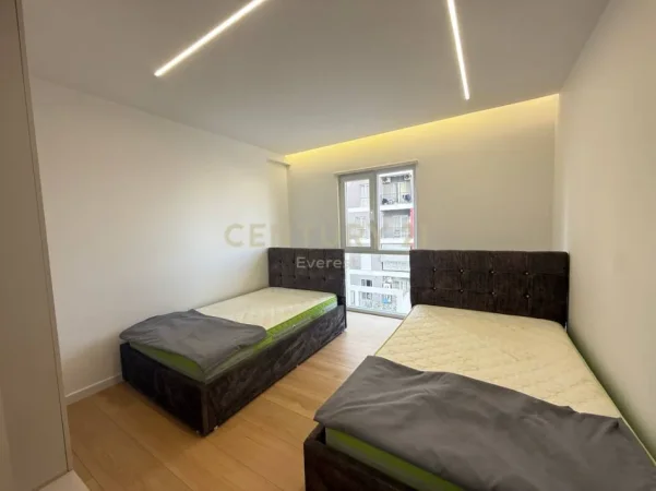 Tirane, shitet apartament 2+1 Kati 3, 91 m² 140.000 € (Univers City)