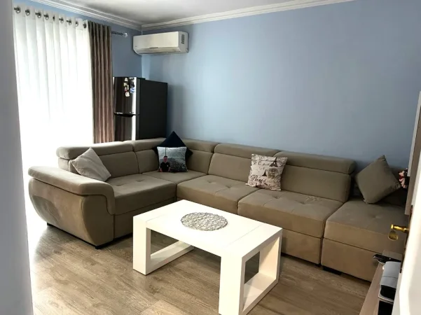 🏠 Jepet me Qera Super  Apartament  1+1  tek Mine Peza,