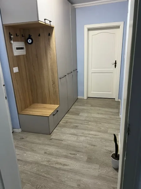 🏠 Jepet me Qera Super  Apartament  1+1  tek Mine Peza,