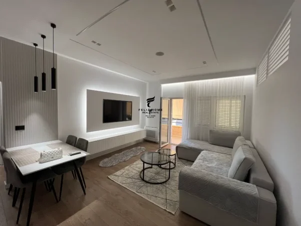 Tirane, jepet me qera apartament 2+1 Kati 1, 100 m² 800 € (LIQENI I FARKES)