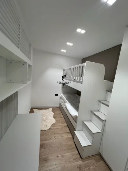 Tirane, jepet me qera apartament 2+1 Kati 1, 100 m² 800 € (LIQENI I FARKES)