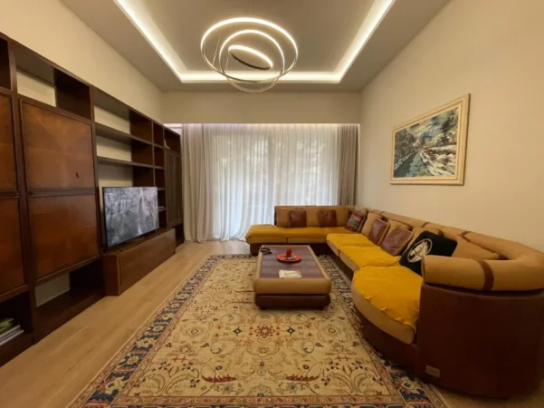 Tirane, shitet apartament 3+1 Kati 1, 150 m² 320.000 € (Liqeni i Thate)