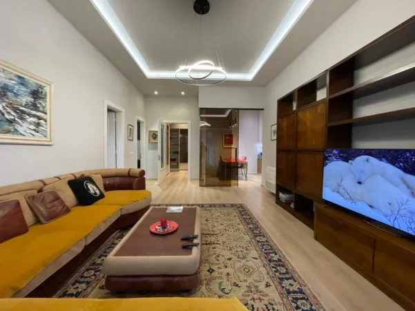 Tirane, shitet apartament 3+1 Kati 1, 150 m² 320.000 € (Liqeni i Thate)