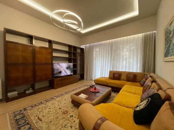 Tirane, shitet apartament 3+1 Kati 1, 150 m² 320.000 € (Liqeni i Thate)