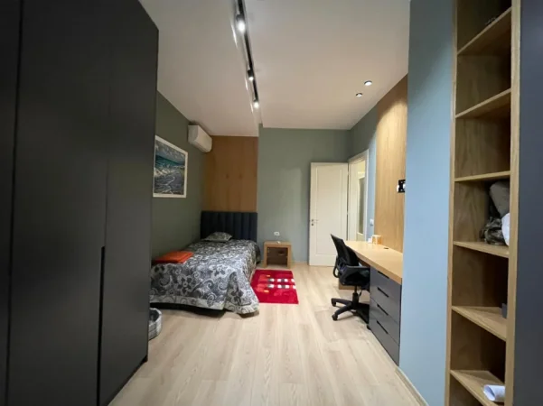 Tirane, shitet apartament 3+1 Kati 1, 150 m² 320.000 € (Liqeni i Thate)