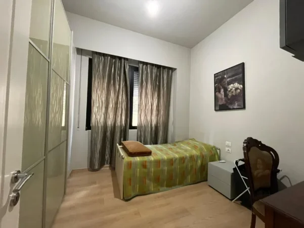 Tirane, shitet apartament 3+1 Kati 1, 150 m² 320.000 € (Liqeni i Thate)