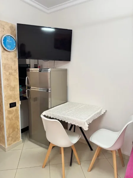 Tirane, jepet me qera garsonier 1+1 Kati 4, 29 m² 500 € (Rruga e Kavajes)