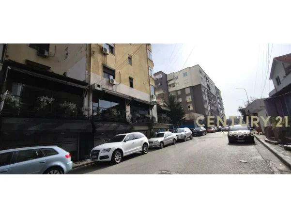 Tirane, shitet bar-kafe Kati 1, 170 m² 370.000 € (Televizioni Klan)