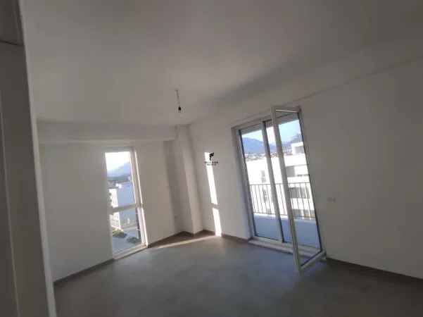 Tirane, jepet me qera apartament 2+1 Kati 5, 90 m² 400 € (5 MAJI)