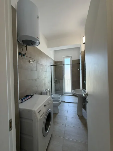 Tirane, jepet me qera apartament 2+1 Kati 1, 400 € 