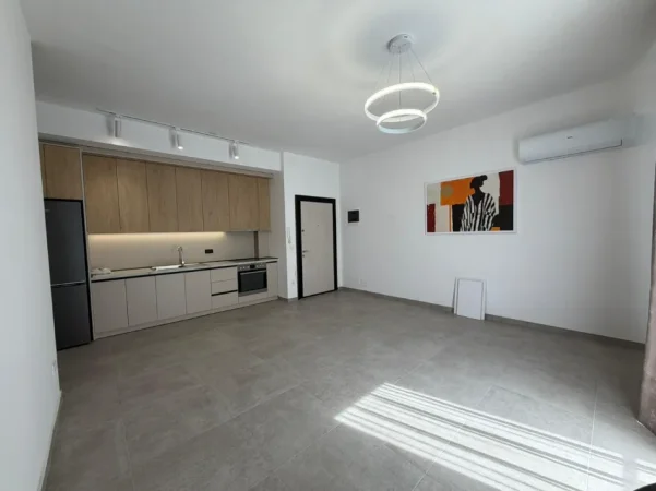 Tirane, jepet me qera apartament 2+1 Kati 1, 400 € 