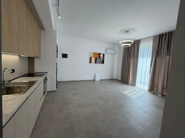 Tirane, jepet me qera apartament 2+1 Kati 1, 400 € 