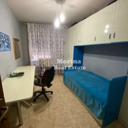 Tirane, jepet me qera Vile 3+1 Kati 3, 201 m² 2.000 € (Brryli)