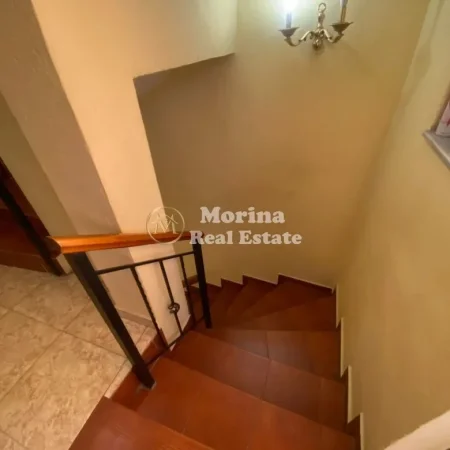 Tirane, jepet me qera Vile 3+1 Kati 3, 201 m² 2.000 € (Brryli)