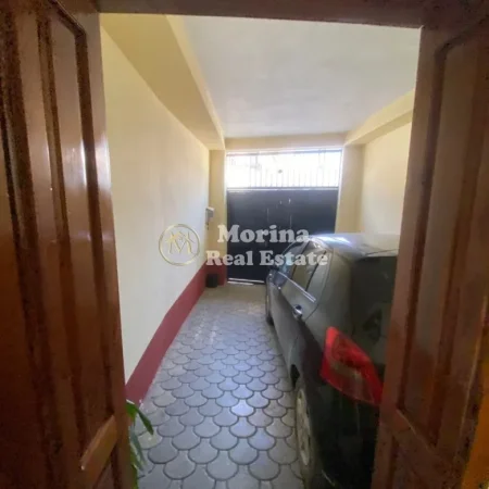 Tirane, jepet me qera Vile 3+1 Kati 3, 201 m² 2.000 € (Brryli)