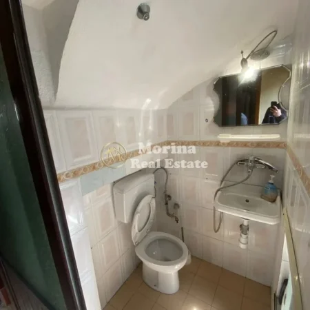 Tirane, jepet me qera Vile 3+1 Kati 3, 201 m² 2.000 € (Brryli)