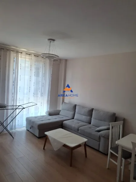Tirane, jepet me qera apartament 2+1+Ballkon Kati 4, 100 m² 699 € 