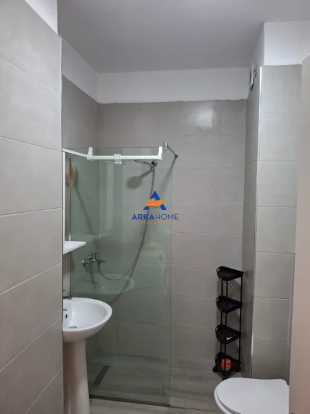 Tirane, jepet me qera apartament 2+1+Ballkon Kati 4, 100 m² 699 € 