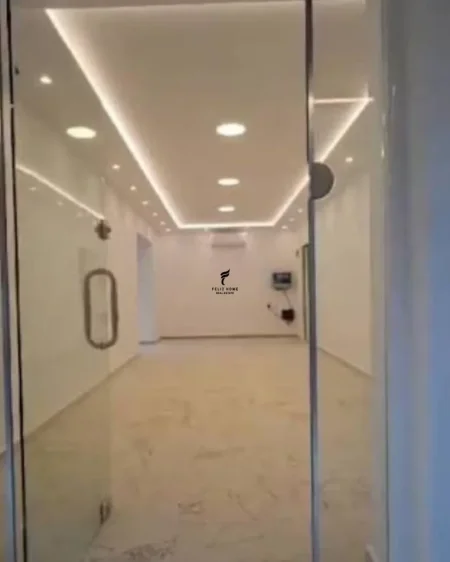 Tirane, jepet me qera dyqan Kati 0, 40 m² 800 € (21 DHJETORI)