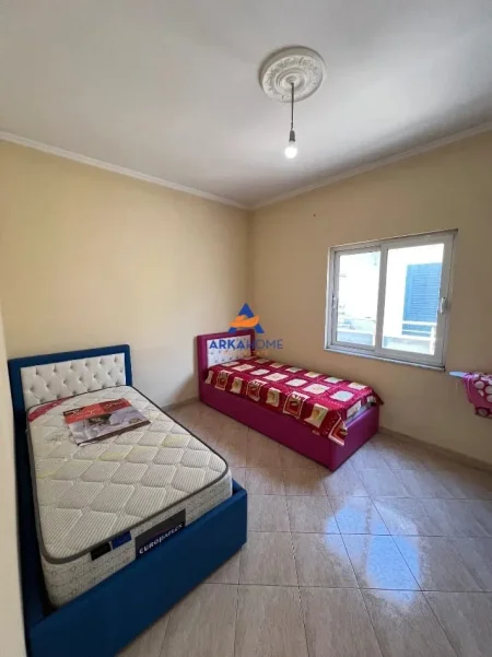 Tirane, jepet me qera apartament 2+1+Ballkon Kati 3, 100 m² 400 € 