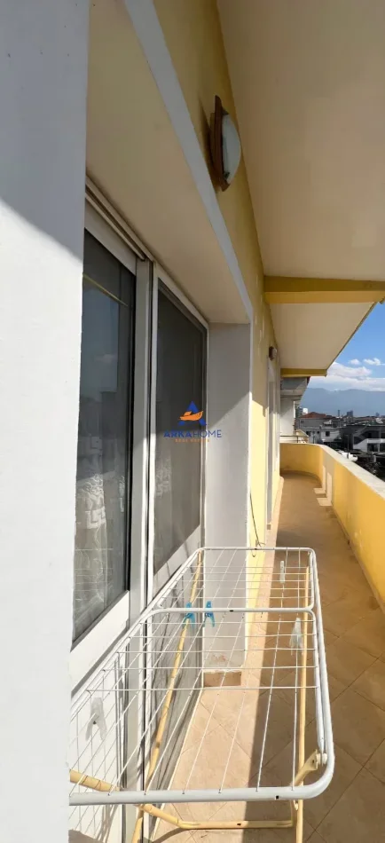 Tirane, jepet me qera apartament 2+1+Ballkon Kati 3, 100 m² 400 € 