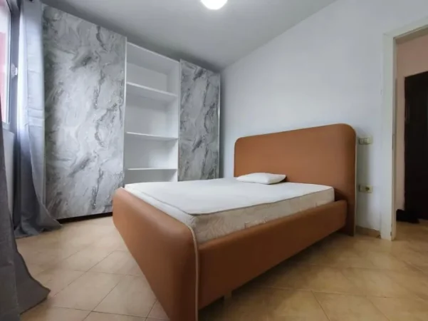 Tirane, jepet me qera Apartament 1+1 Kati 4, Mobiluar, Çmimi 35.000 Leke te Reja, ne FRESK-Tiranë