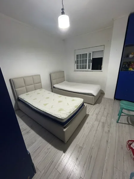 Tirane, jepet me qera apartament 2+1 Kati 7, 80 m² 650 € (Komuna e Parisit)