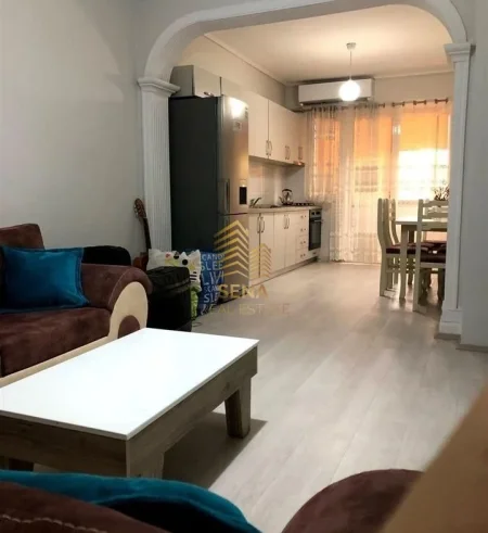 Tirane, jepet me qera apartament 1+1+Ballkon Kati 3, 80 m² 500 € (Vasil Shanto)