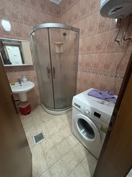 Tirane, jepet me qera apartament 2+1 Kati 7, 80 m² 650 € (Komuna e Parisit)