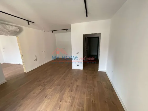 Tirane, jepet me qera zyre Kati 3, 68 m² 1.000 € (Rruga e Elbasanit)