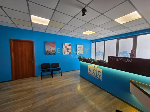 Tirane, jepet me qera zyre Kati 1, 305 m² 3.400 € 