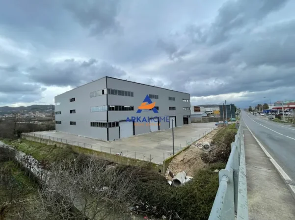 Tirane, jepet me qera magazine Kati 0, 1.900 m² 6.000 € 