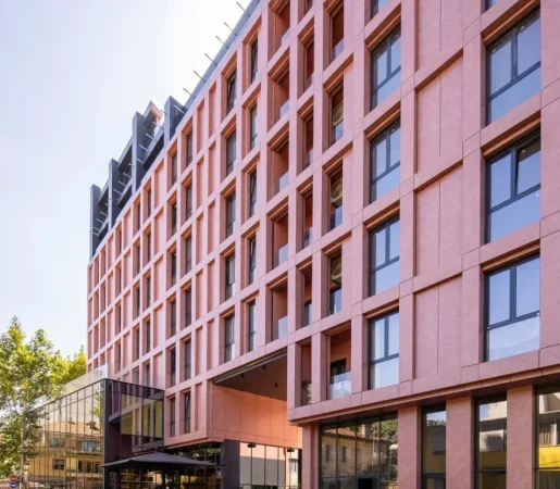 Tirane, jepet me qera ambjent biznesi Kati 4, 80 m² 900 € 