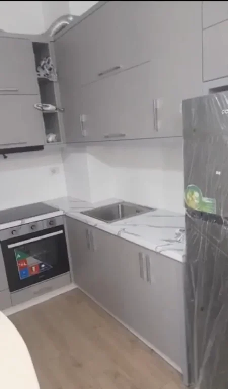 Tirane, jepet me qera apartament 1+1 Kati 2, 68 m² 450 € (Yzberisht)