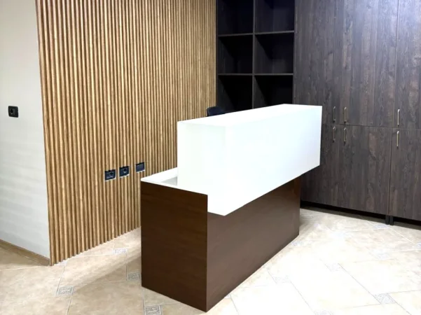 Tirane, jepet me qera zyre Kati 2, 156 m² 25.000 € (Sheshi Willson)