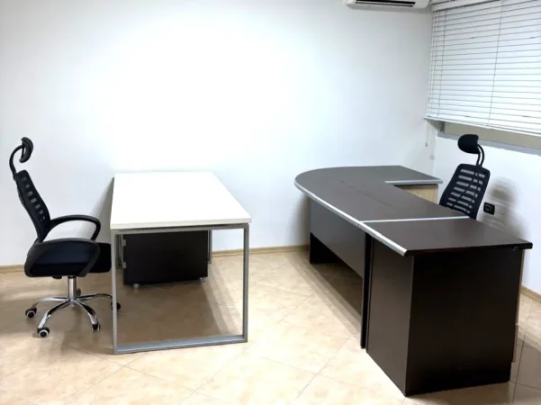 Tirane, jepet me qera zyre Kati 2, 156 m² 25.000 € (Sheshi Willson)